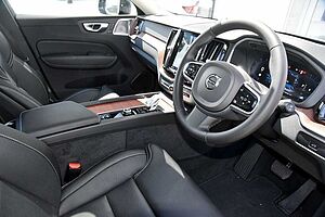 Volvo  XC60 Ultimate, B6 AWD mild hybrid, Petrol, Dark