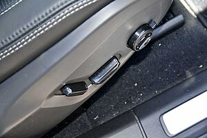 Volvo  XC60 Ultimate, B6 AWD mild hybrid, Petrol, Dark