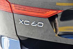 Volvo  XC60 Ultimate, B6 AWD mild hybrid, Petrol, Dark