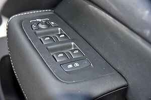 Volvo  XC60 Ultimate, B6 AWD mild hybrid, Petrol, Dark