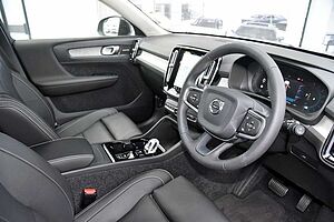 Volvo  XC40 Ultra, B4 AWD Mild hybrid, Petrol, Dark