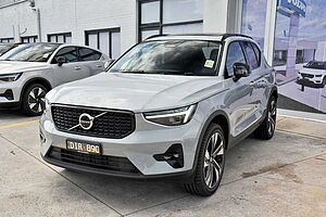 Volvo  XC40 Ultra, B4 AWD Mild hybrid, Petrol, Dark