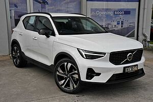 Volvo  XC40 Ultimate, B4 AWD Mild hybrid, Petrol, Dark