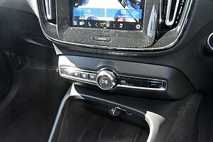 Volvo  XC40 Ultimate, B4 AWD Mild hybrid, Petrol, Bright