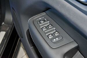 Volvo  XC60 Recharge Black Edition Ultimate, T8 AWD Plug-in hybrid, Electric/Petrol