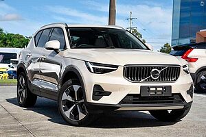 Volvo  XC40 Ultra, B4 AWD Mild hybrid, Petrol, Bright