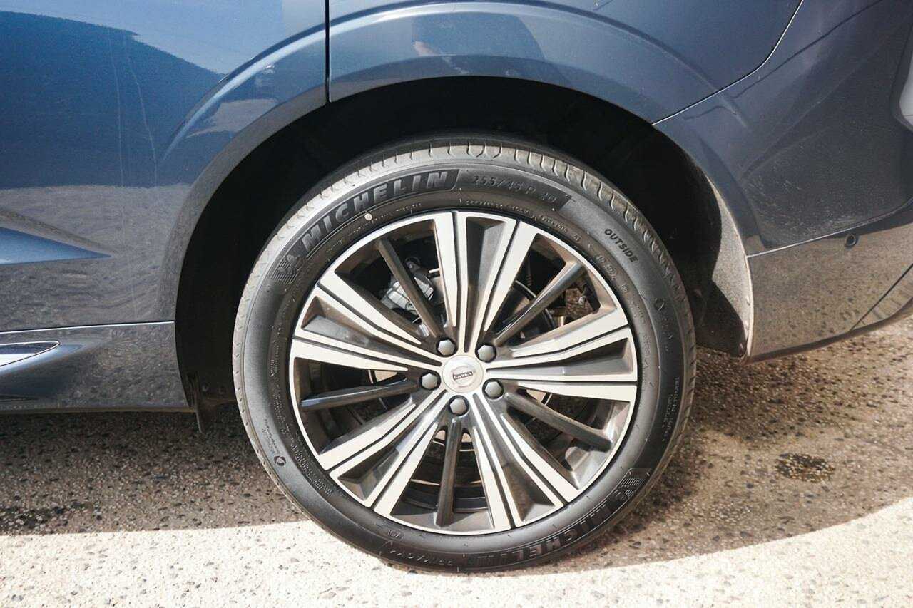 Volvo  UZ MY25 Ultra B5 AWD Bright