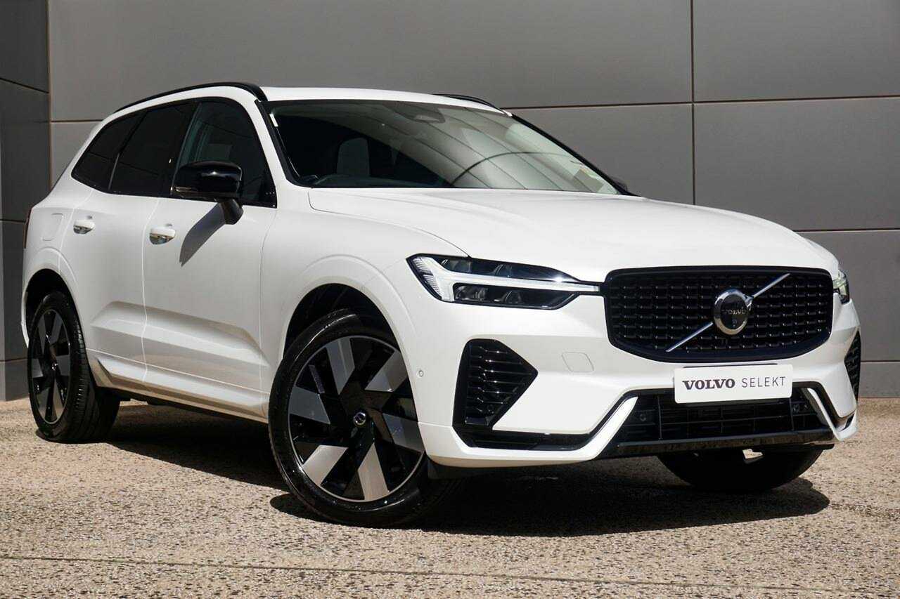 Volvo  XC60 Recharge Plus, T8 AWD Plug-In Hybrid, Electric/Petrol, Dark