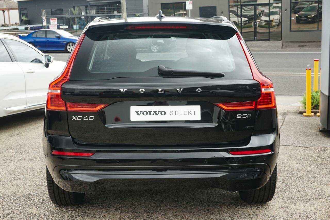 Volvo  XC60 Plus, B5 Mild Hybrid, Petrol