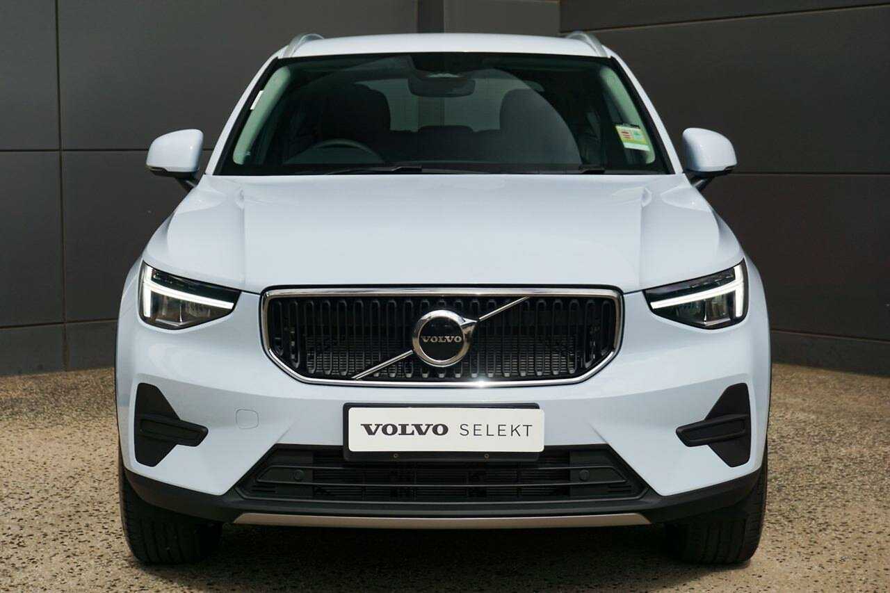 Volvo  XC40 Plus, B4 Mild hybrid, Petrol