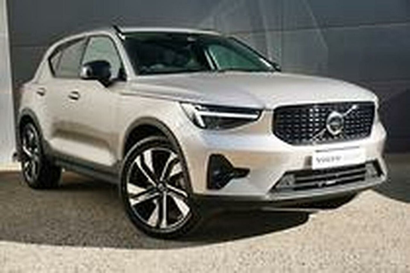 Volvo  XC40 Ultimate, B5 Mild Hybrid, Petrol, Dark