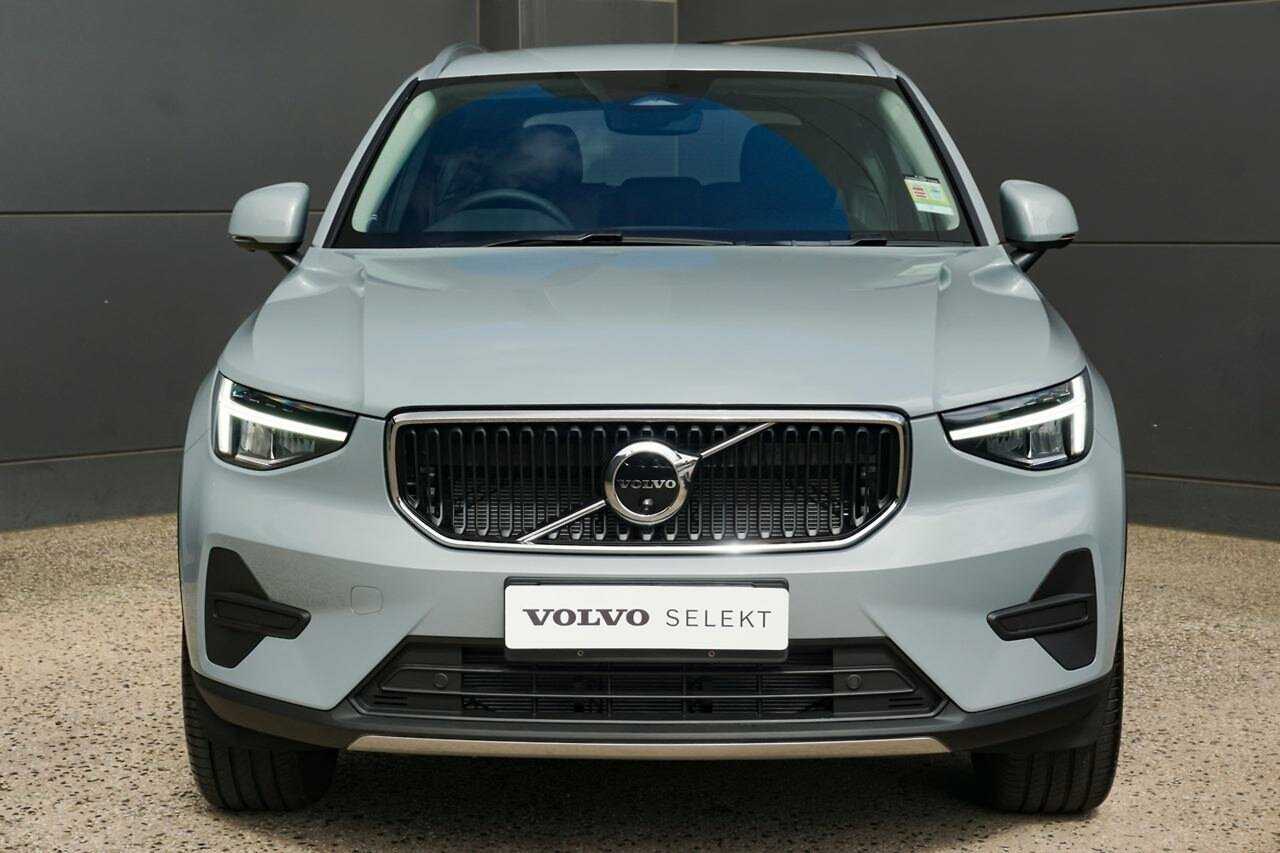 Volvo  XZ MY25 Plus B4