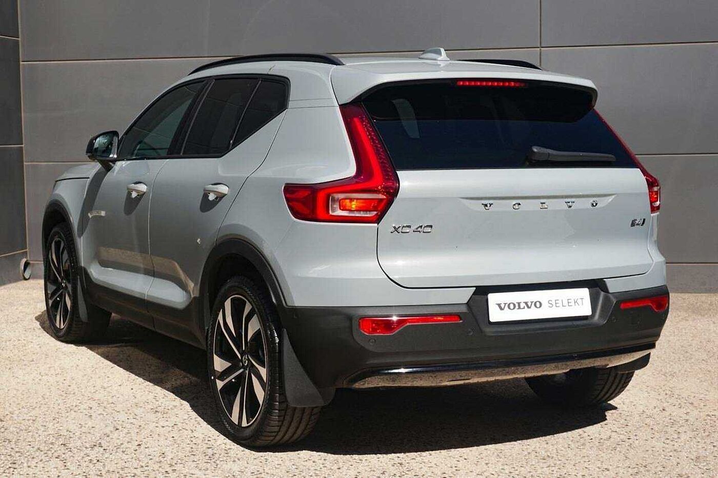 Volvo  XC40 Ultimate, B4 AWD Mild hybrid, Petrol, Dark