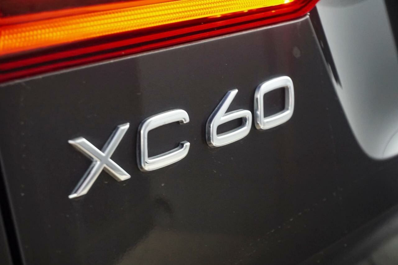 Volvo  UZ MY25 Plus T8 AWD Plug-In Hybrid