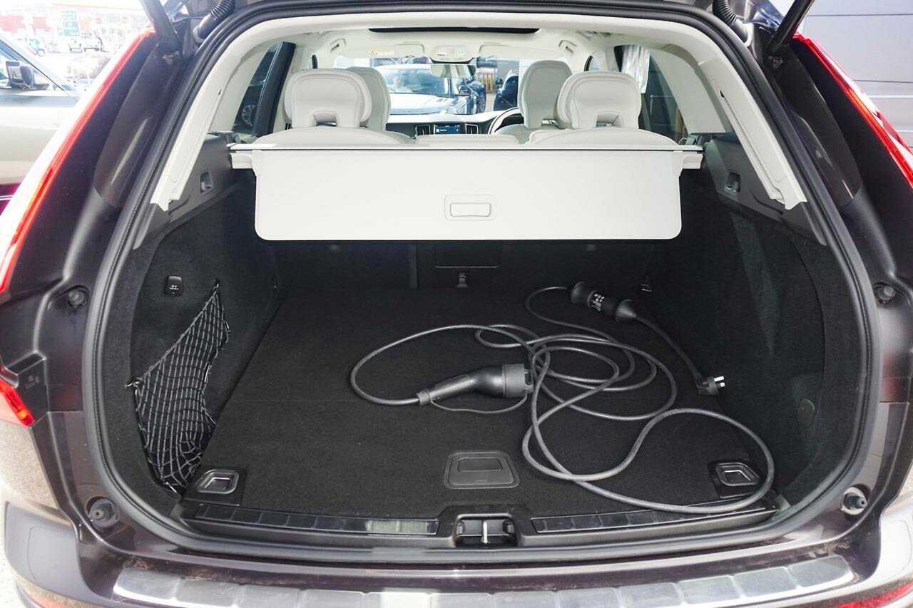 Volvo  UZ MY25 Plus T8 AWD Plug-In Hybrid