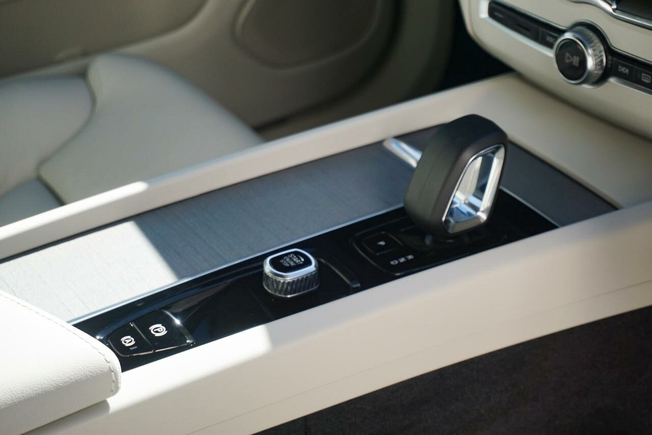 Volvo  UZ MY25 Plus T8 AWD Plug-In Hybrid