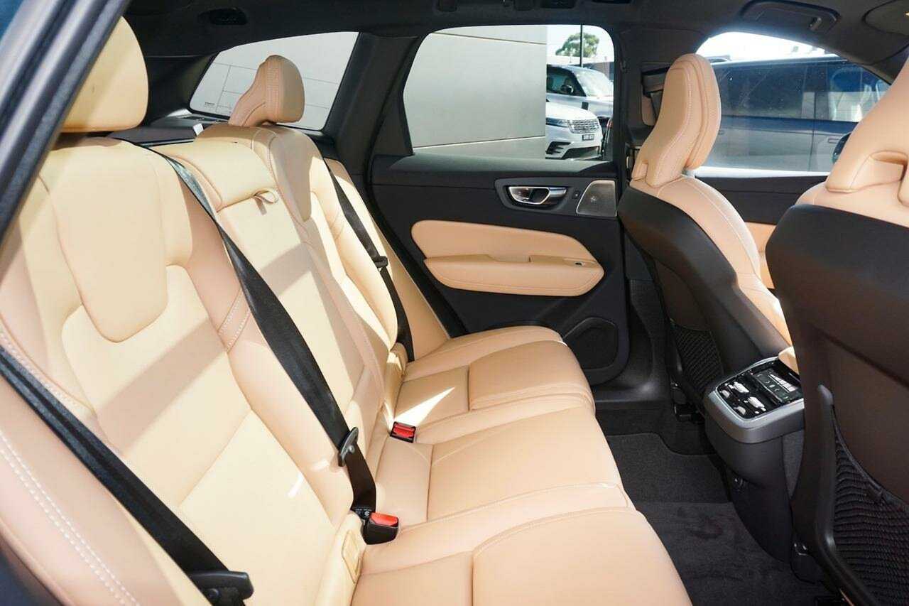 Volvo  UZ MY25 Ultra B5 AWD Bright