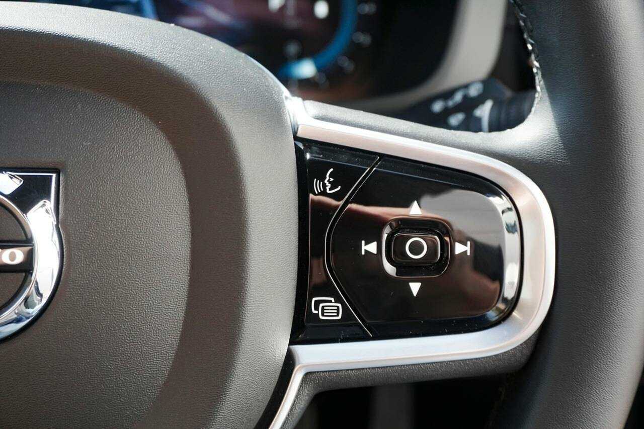 Volvo  UZ MY25 Ultra B5 AWD Bright