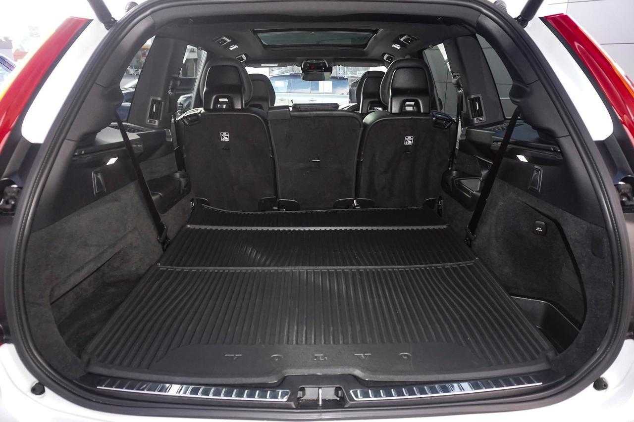 Volvo  XC90 R-Design, T6 AWD (235 kW), Seven individual seats