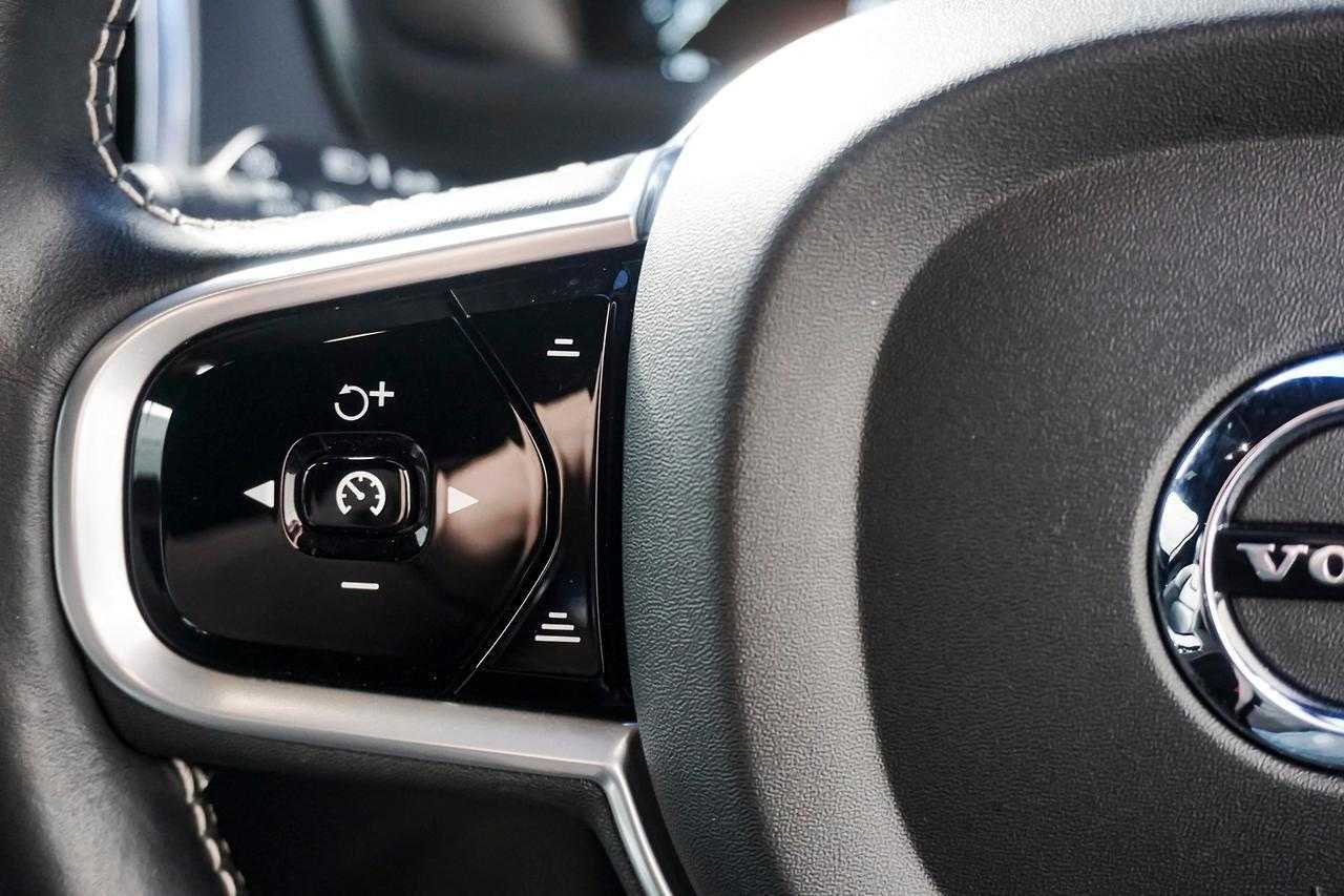 Volvo  XC90 R-Design, T6 AWD (235 kW), Seven individual seats