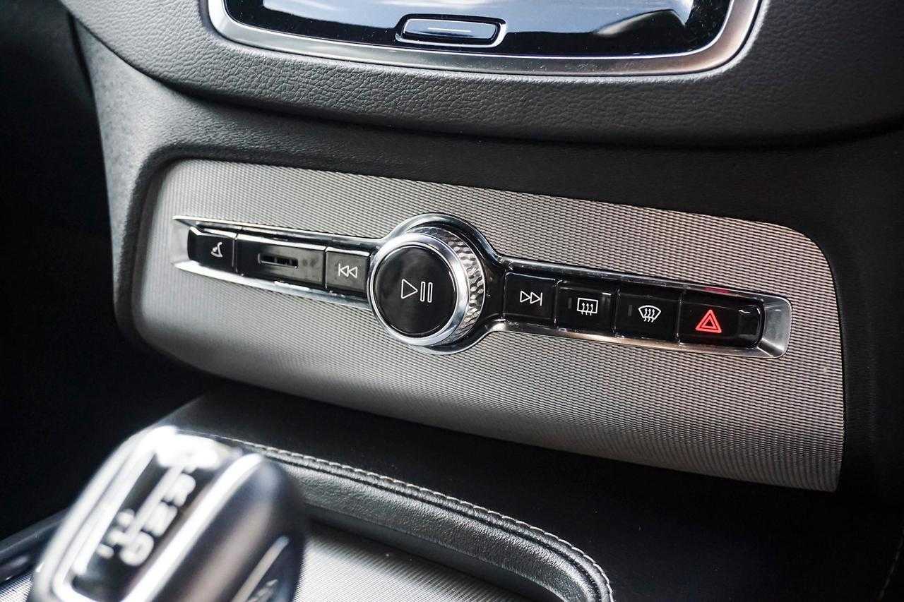Volvo  XC90 R-Design, T6 AWD (235 kW), Seven individual seats