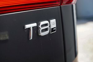 Volvo  UZ MY25 Plus T8 AWD Plug-In Hybrid