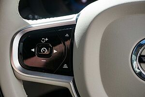 Volvo  UZ MY25 Plus T8 AWD Plug-In Hybrid