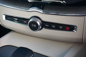 Volvo  UZ MY25 Plus T8 AWD Plug-In Hybrid