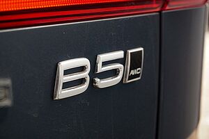 Volvo  UZ MY25 Ultra B5 AWD Bright
