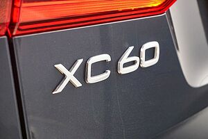 Volvo  UZ MY25 Ultra B5 AWD Bright