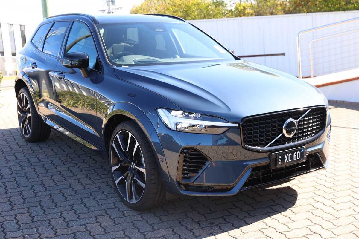 Volvo  XC60 Recharge Ultimate, T8 Plug-In Hybrid, Electric/Petrol, Dark