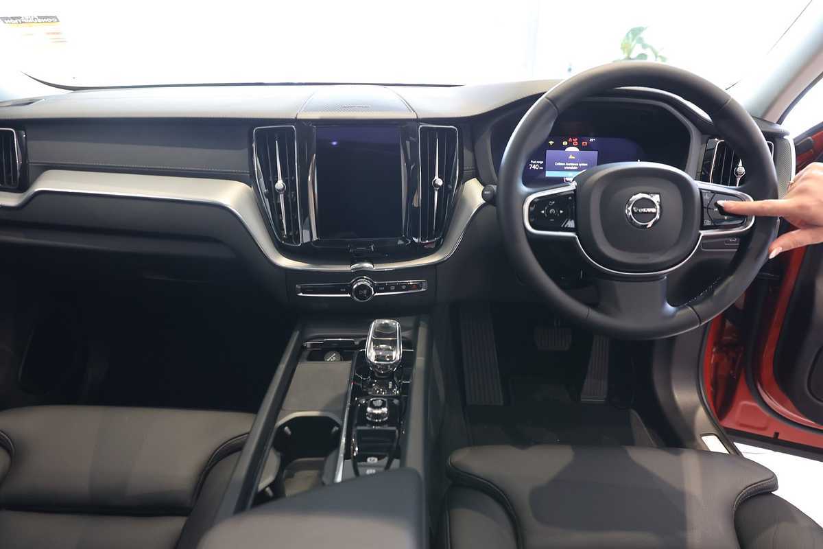 Volvo  XC60 Ultimate, B6 Mild Hybrid, Petrol, Dark