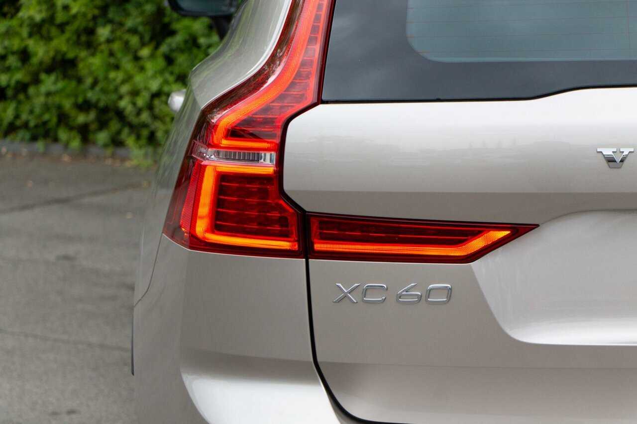 Volvo  XC60 Ultimate, B6 Mild Hybrid, Petrol, Dark