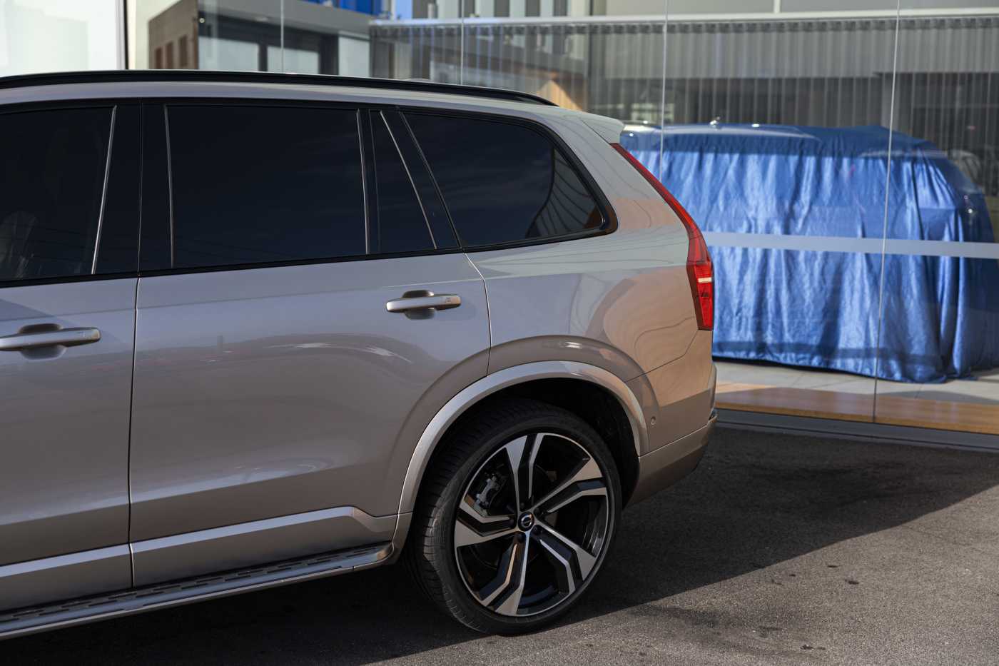 Volvo  XC90 Recharge Ultimate, T8 eAWD Plug-in hybrid, Electric/Petrol, Dark, 7 Seats