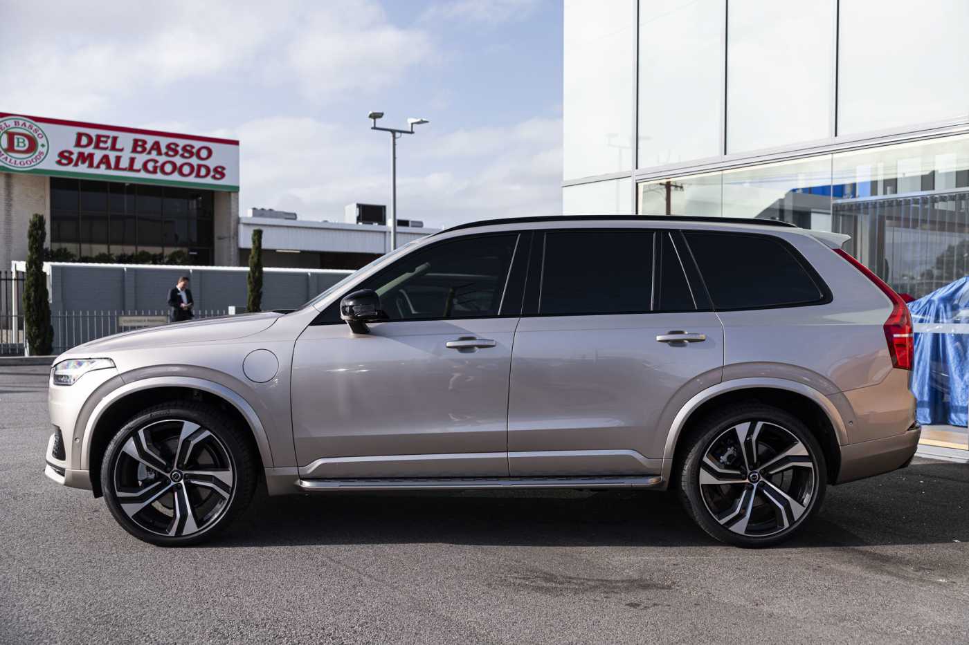 Volvo  XC90 Recharge Ultimate, T8 eAWD Plug-in hybrid, Electric/Petrol, Dark, 7 Seats