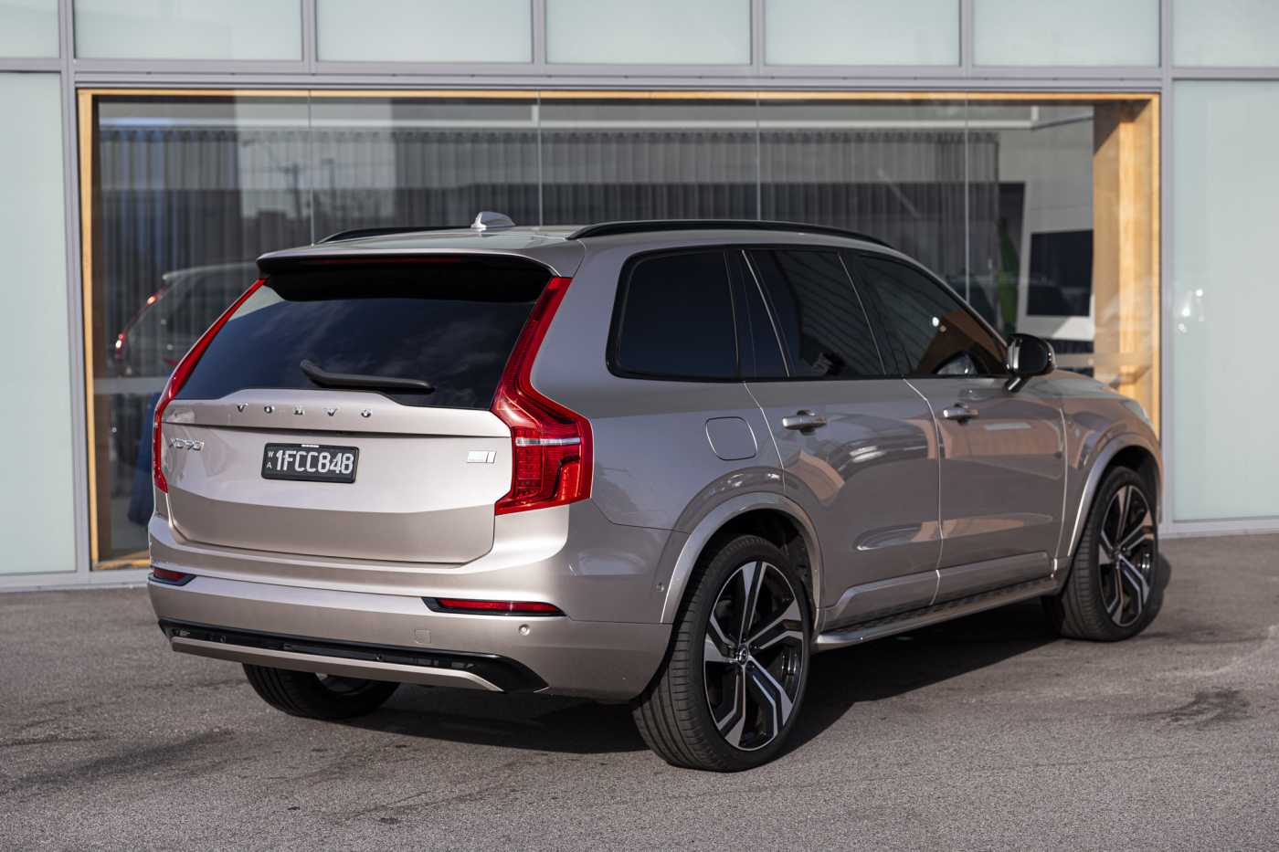 Volvo  XC90 Recharge Ultimate, T8 eAWD Plug-in hybrid, Electric/Petrol, Dark, 7 Seats