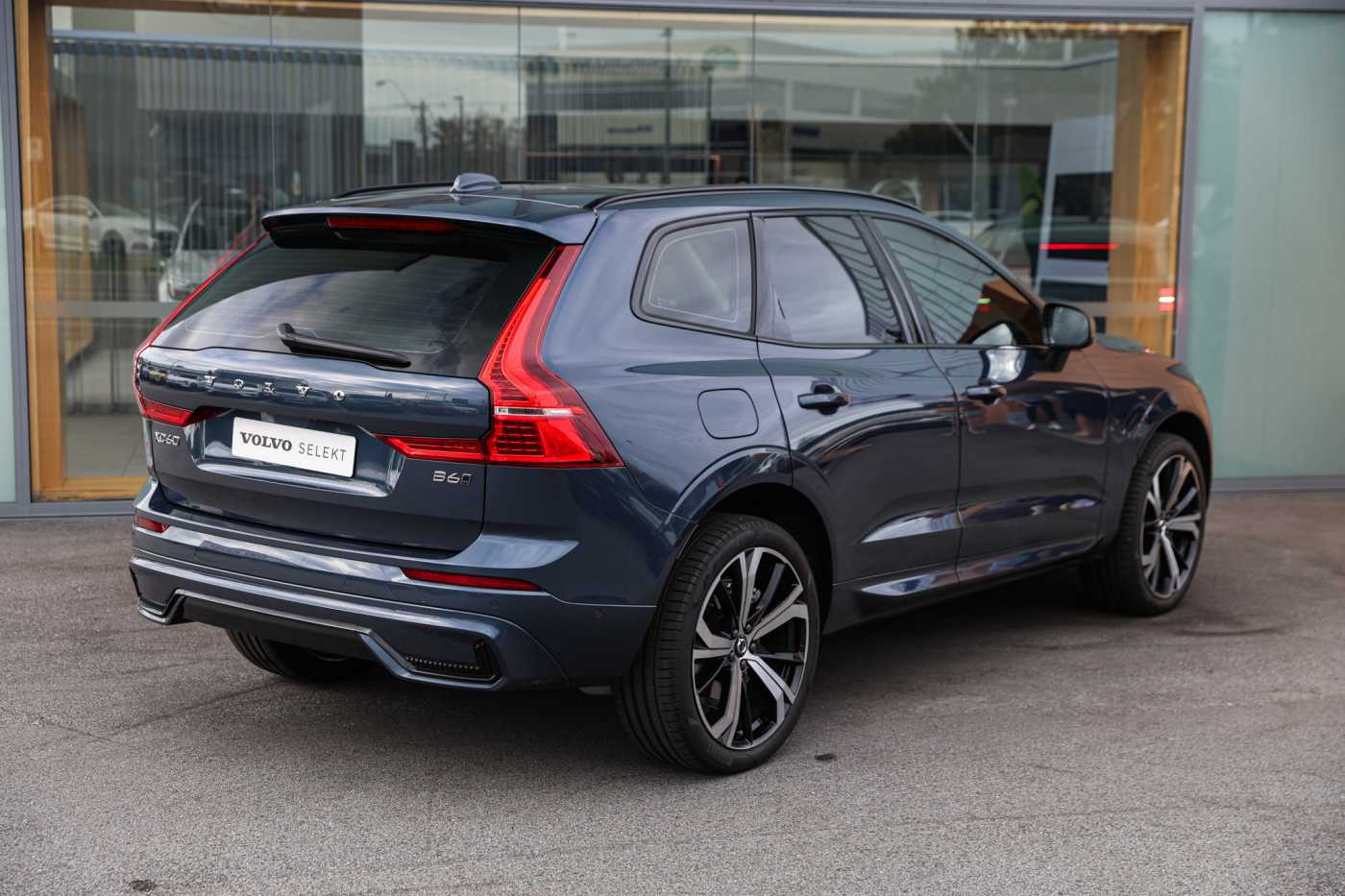 Volvo  XC60 Ultimate, B6 Mild Hybrid, Petrol, Dark