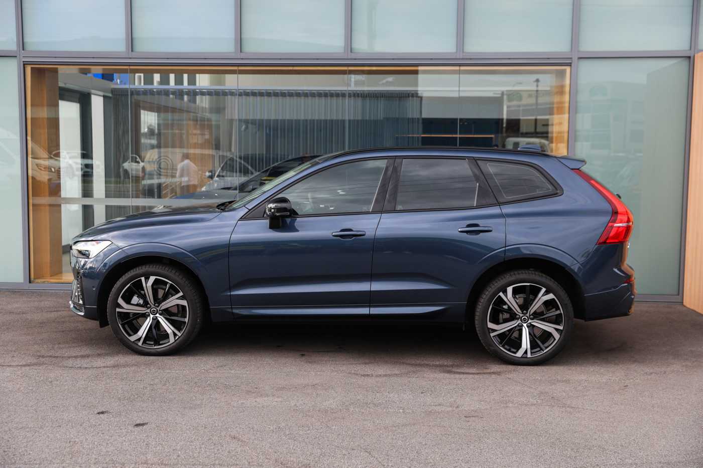 Volvo  XC60 Ultimate, B6 Mild Hybrid, Petrol, Dark