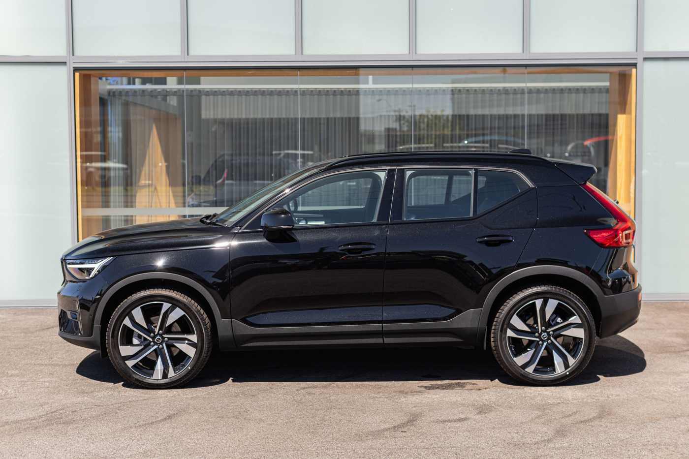 Volvo  XC40 Ultimate, B5 Mild Hybrid, Petrol, Dark