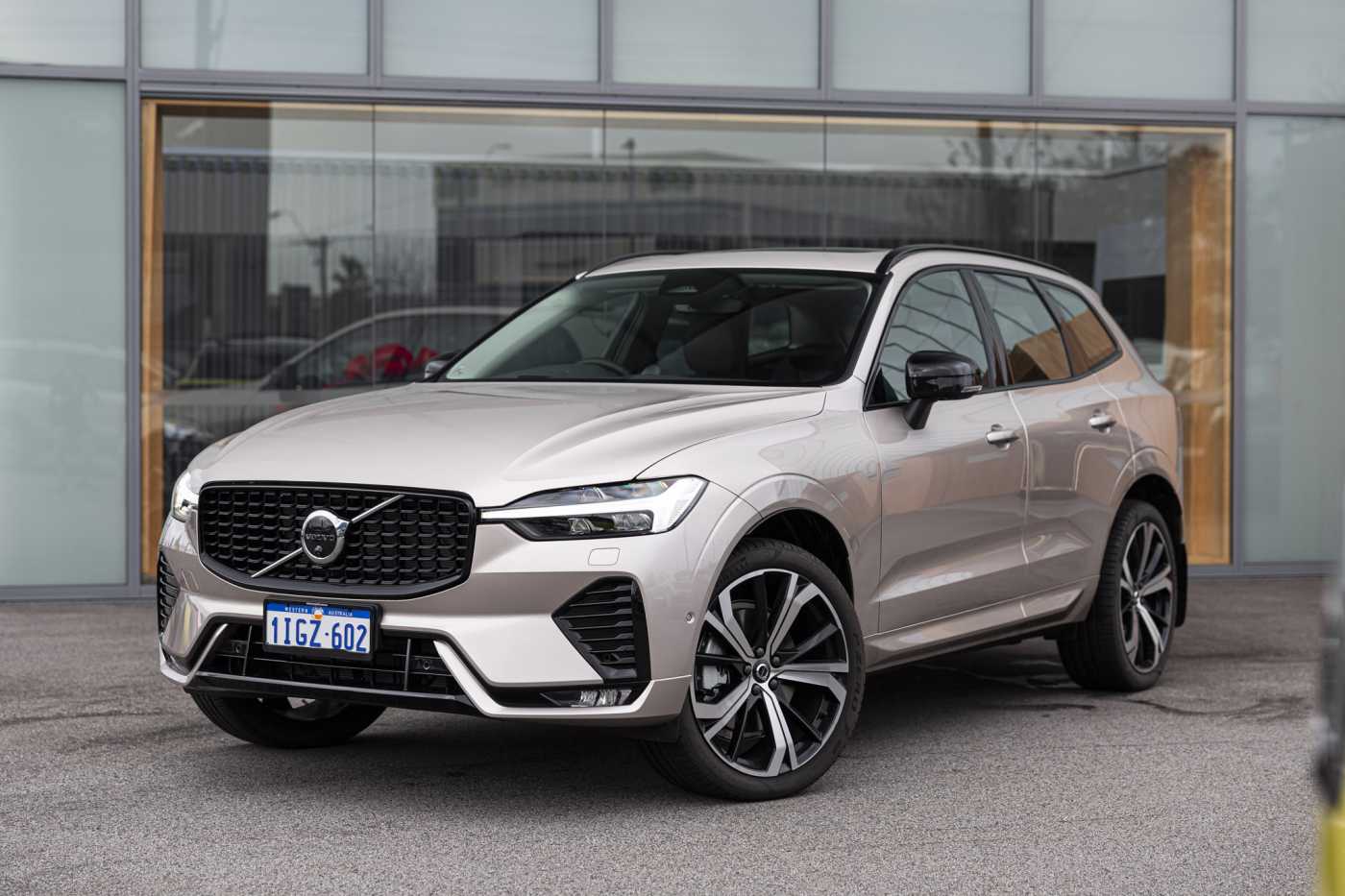 Volvo  XC60 Ultimate, B6 AWD mild hybrid, Petrol, Dark