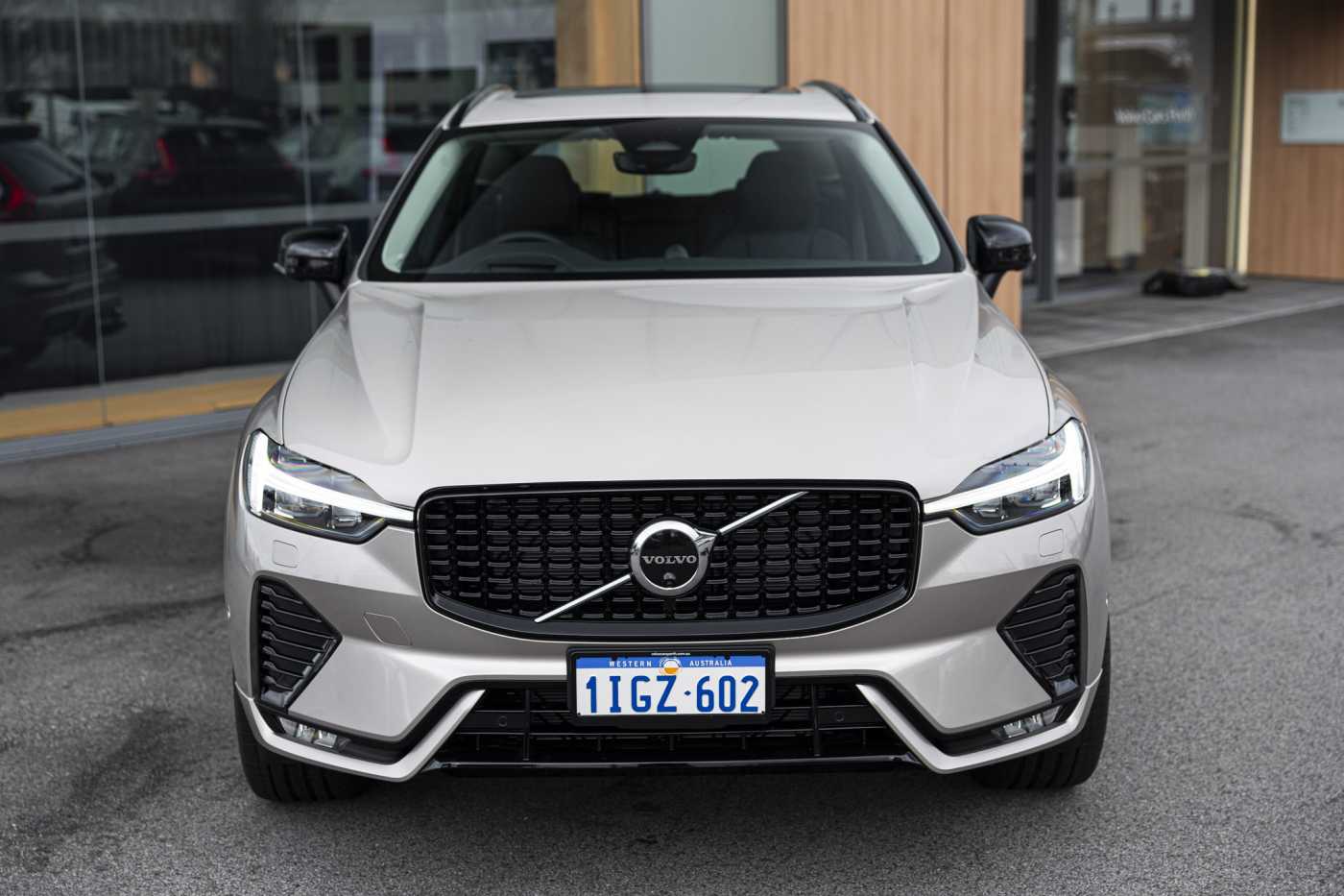 Volvo  XC60 Ultimate, B6 AWD mild hybrid, Petrol, Dark