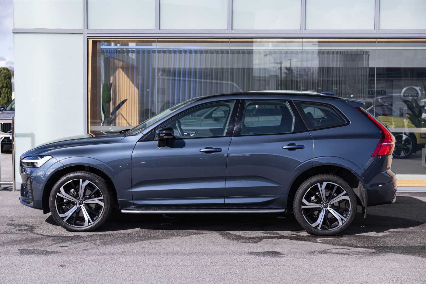 Volvo  XC60 Ultimate, B6 AWD mild hybrid, Petrol, Dark