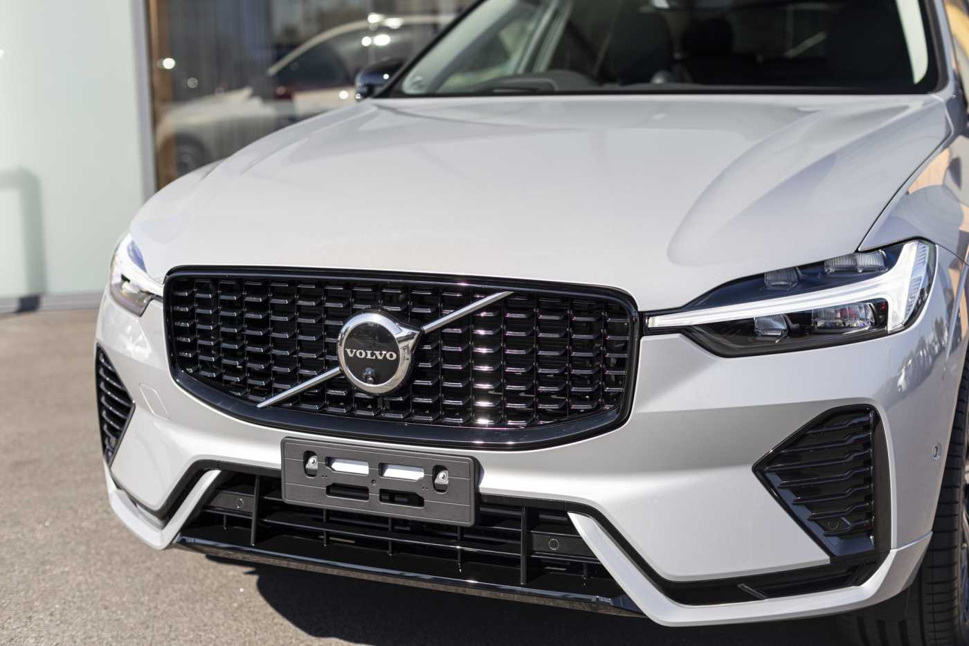 Volvo  XC60 Recharge Ultimate, T8 Plug-in hybrid, Electric/Petrol, Dark