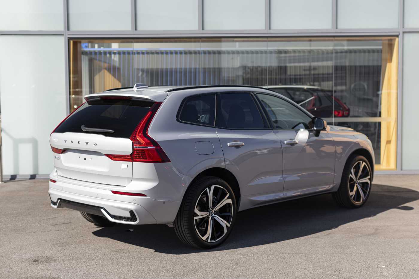 Volvo  XC60 Recharge Ultimate, T8 Plug-in hybrid, Electric/Petrol, Dark