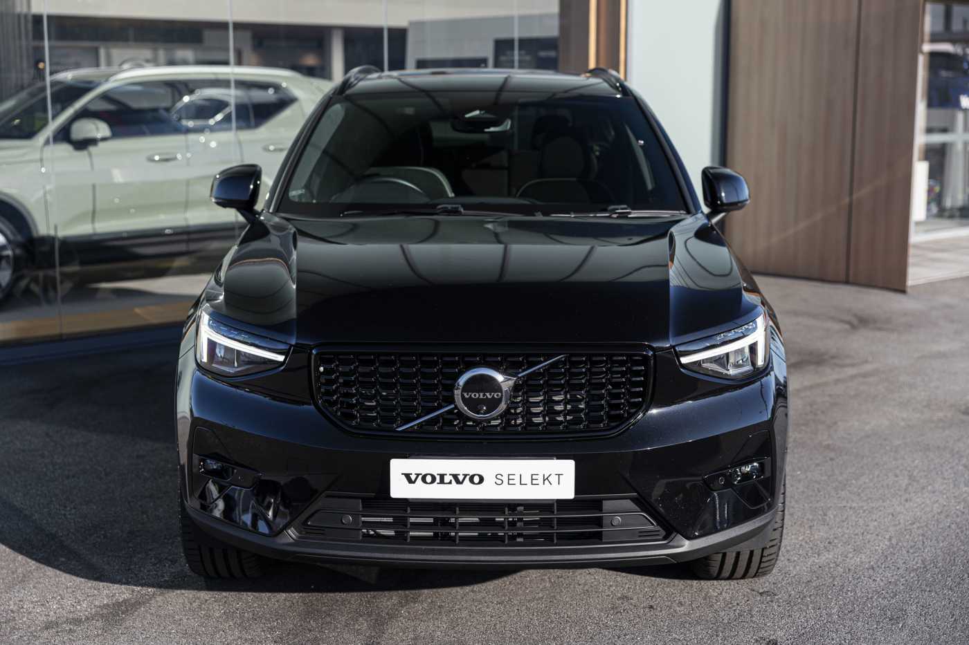 Volvo  XZ MY23 Ultimate B5 AWD Dark