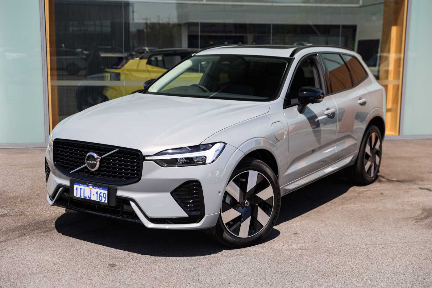 Volvo  UZ MY25 Plus T8 AWD Plug-In Hybrid