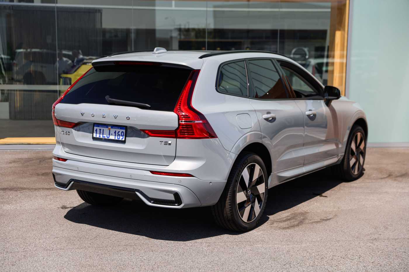 Volvo  UZ MY25 Plus T8 AWD Plug-In Hybrid