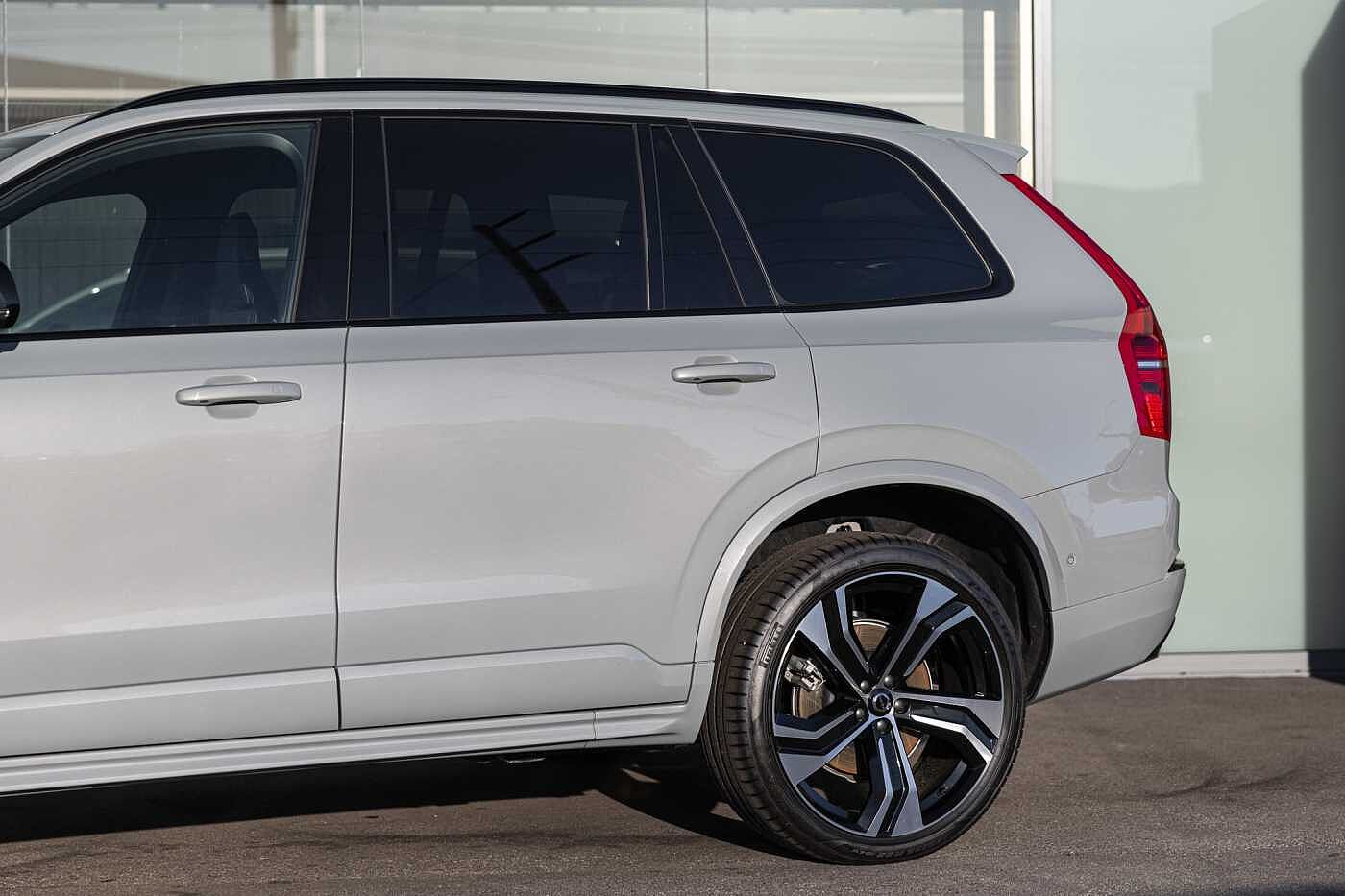 Volvo  XC90 Recharge Ultimate, T8 AWD Plug-in hybrid, Electric/Petrol, Dark, 7 Seats