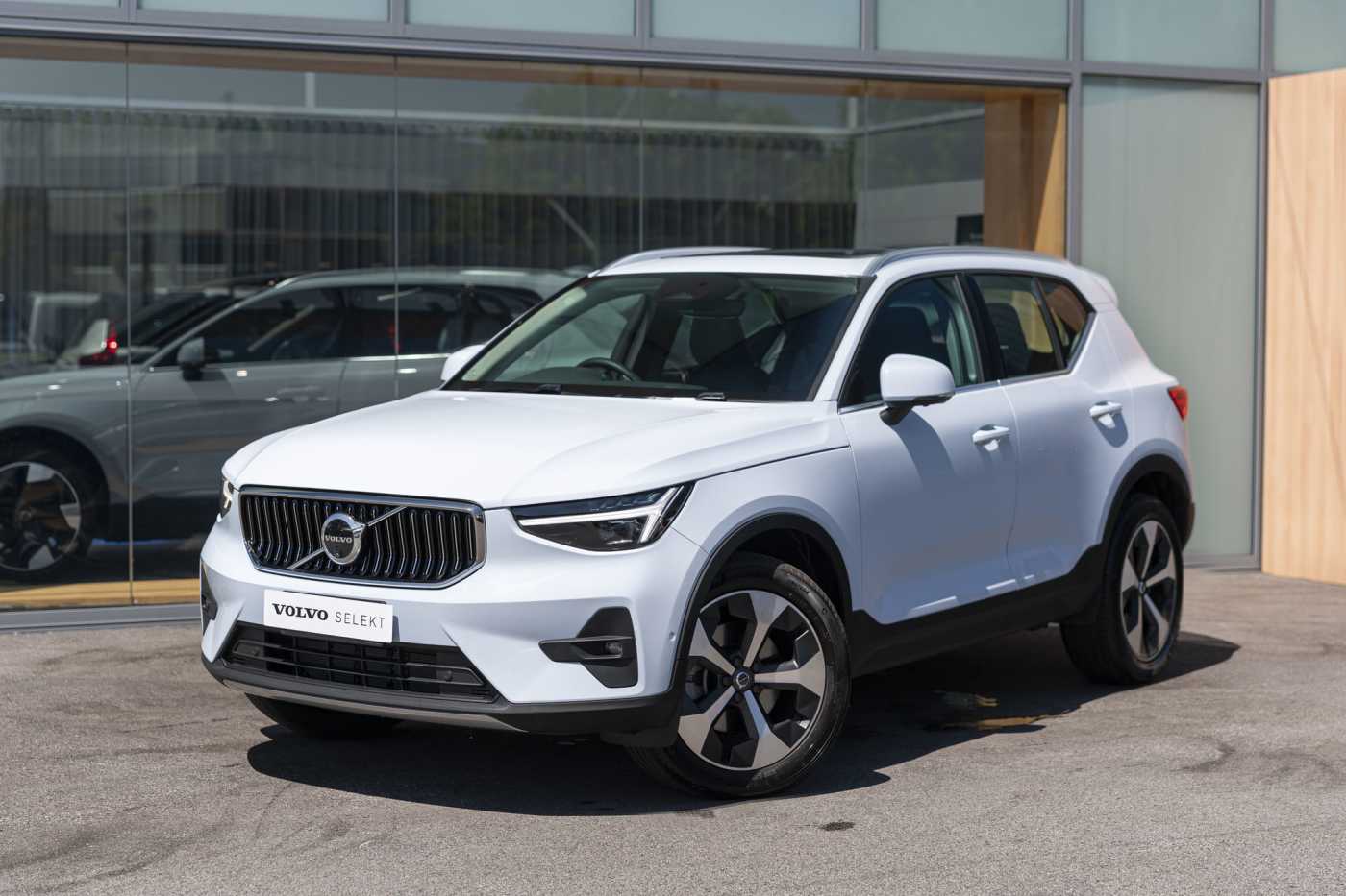 Volvo  XC40 Ultimate, B4 AWD Mild hybrid, Petrol, Bright