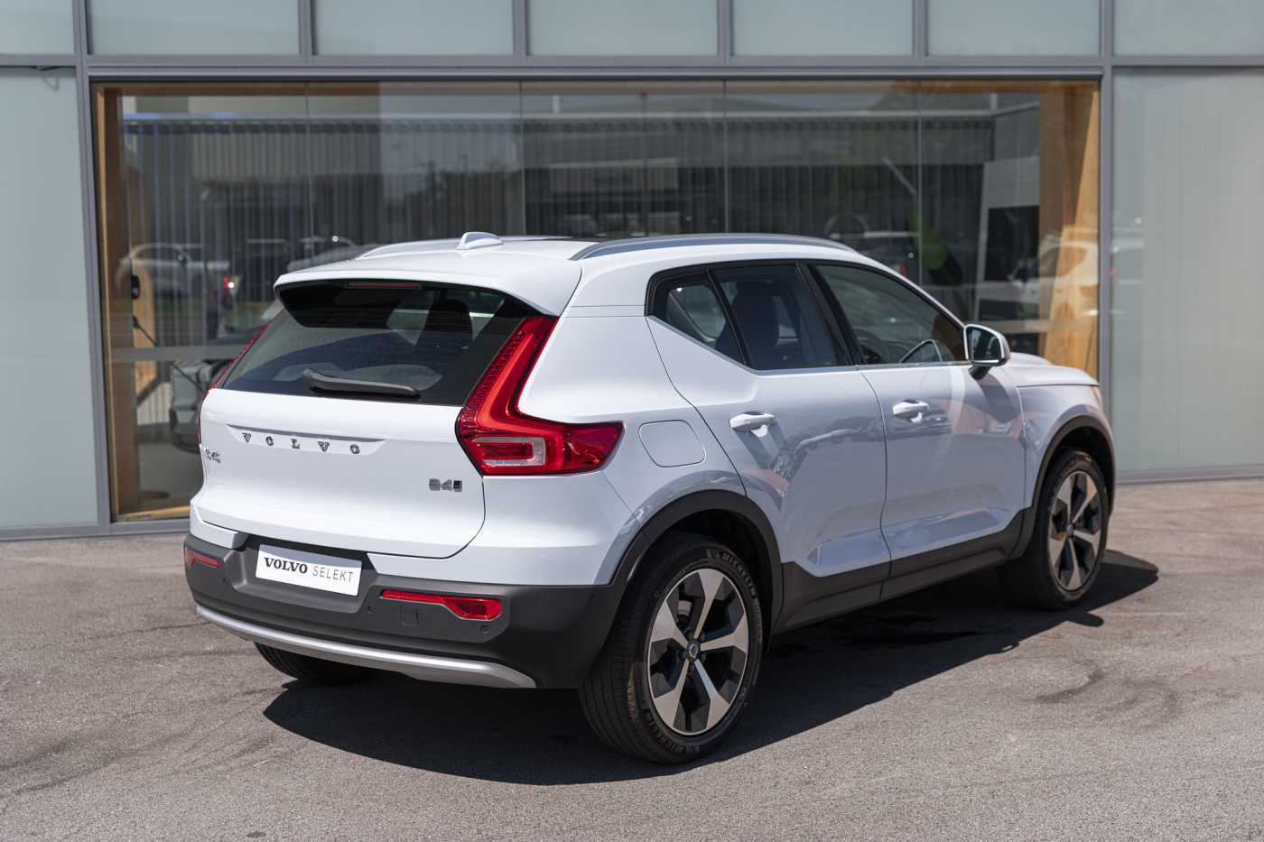 Volvo  XC40 Ultimate, B4 AWD Mild hybrid, Petrol, Bright